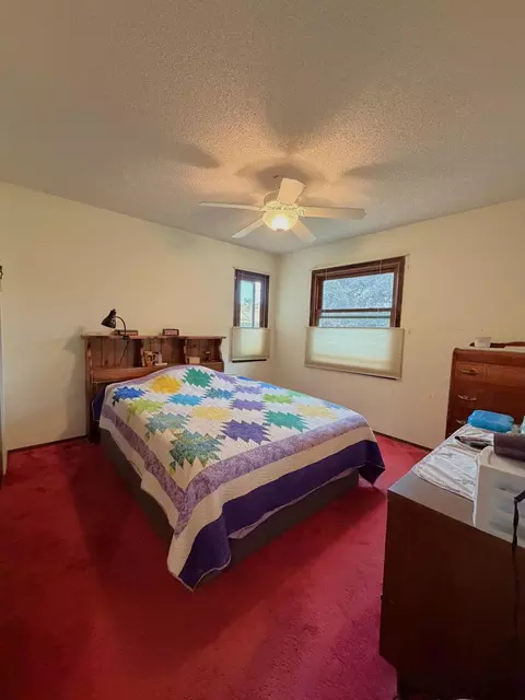 Bedroom - 220 3rd Ave NE, Plainview, MN 55964 photo 2 of 3