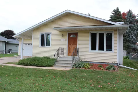 Exterior - 220 3rd Ave NE, Plainview, MN 55964 photo 2 of 8