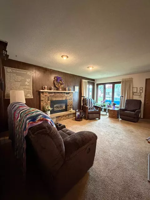 Living - 220 3rd Ave NE, Plainview, MN 55964 photo 1 of 5