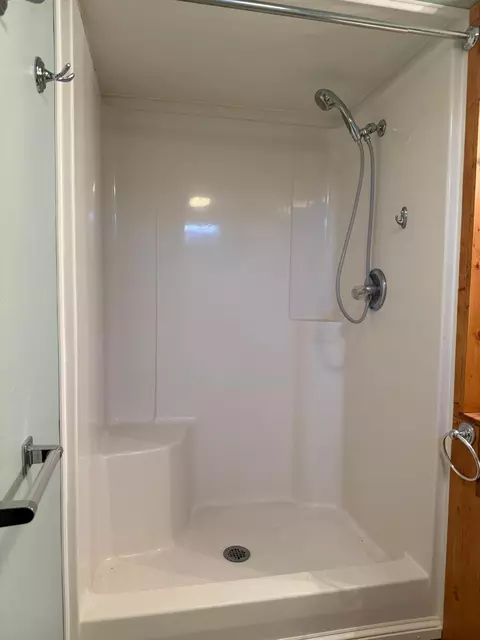 Bath - 301 12th Ave E, Lisbon, ND 58054 photo 5 of 5