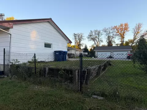 Exterior - 301 12th Ave E, Lisbon, ND 58054 photo 4 of 4