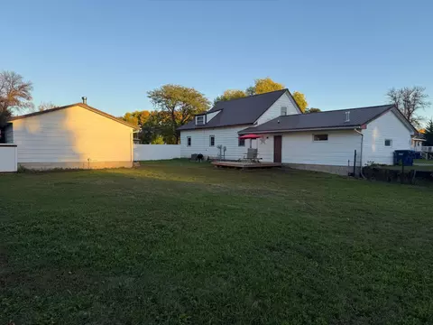 Exterior - 301 12th Ave E, Lisbon, ND 58054 photo 3 of 4