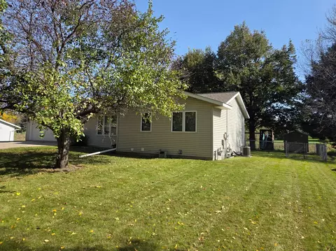 Exterior - 801 19th St SE, Willmar, MN 56201 photo 10 of 11
