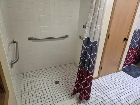 Bath - 801 19th St SE, Willmar, MN 56201 photo 3 of 4