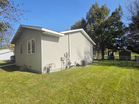 Exterior - 801 19th St SE, Willmar, MN 56201 photo 9 of 11