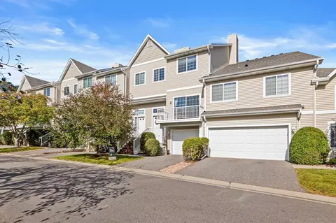 492 Willoughby Way W, Minnetonka, MN 55305