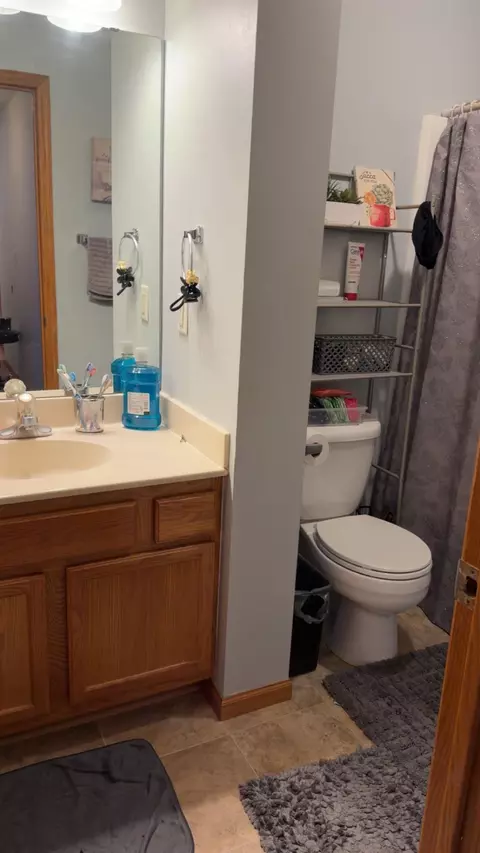 Bath - 3282 Dodd Ln, Eagan, MN 55121 photo 1 of 1