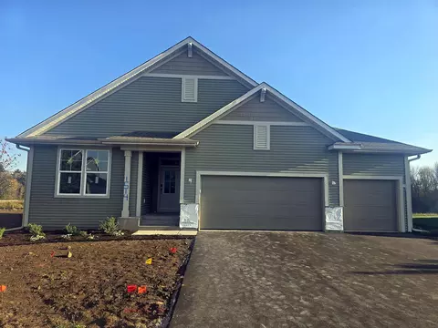 1514 Creekwood Dr, New Richmond, WI 54017