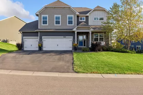 8668 Platinum Dr, Woodbury, MN 55129
