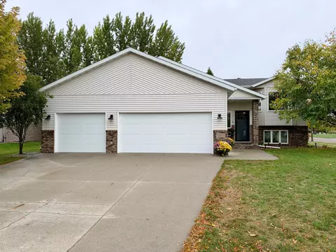 3001 9th Ave S, Moorhead, MN 56560