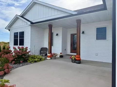 Exterior - 1122 3rd St, Wanamingo, MN 55983 photo 3 of 12