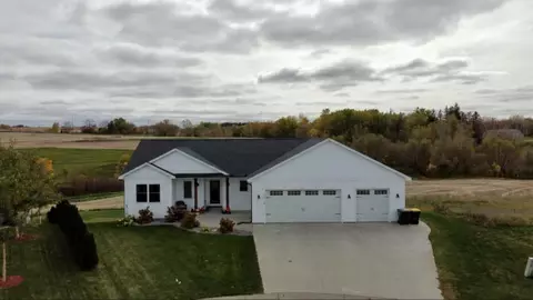 Exterior - 1122 3rd St, Wanamingo, MN 55983 photo 6 of 12