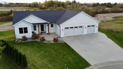 Exterior - 1122 3rd St, Wanamingo, MN 55983 photo 5 of 12