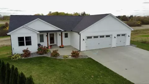 Exterior - 1122 3rd St, Wanamingo, MN 55983 photo 7 of 12