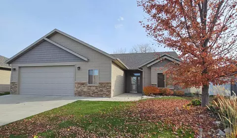 3418 25th St S, Moorhead, MN 56560