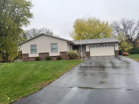 3582 Grenadier Pl, Oakdale, MN 55128