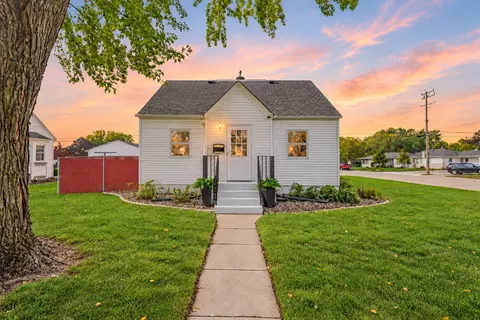 233 5th Ave NE, Osseo, MN 55369