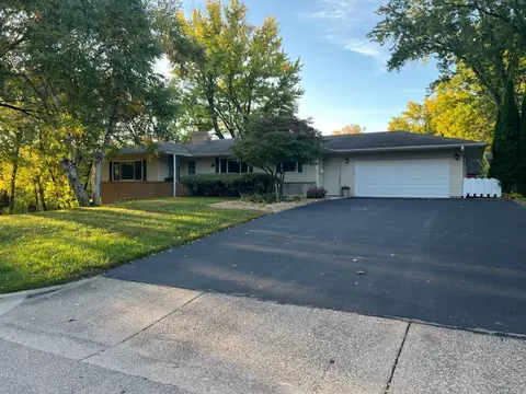 12916 Harmony Cir, Burnsville, MN 55337