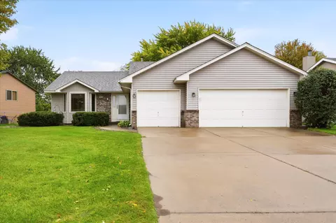 9213 Queens Gdns, Brooklyn Park, MN 55443