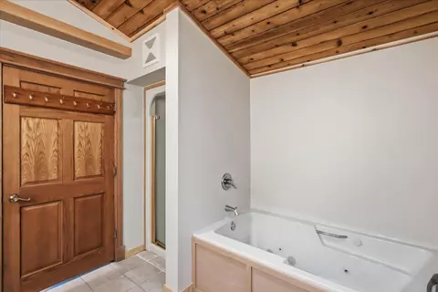 Bath - 1807 Everett Bay Rd, Tower, MN 55790 photo 5 of 6