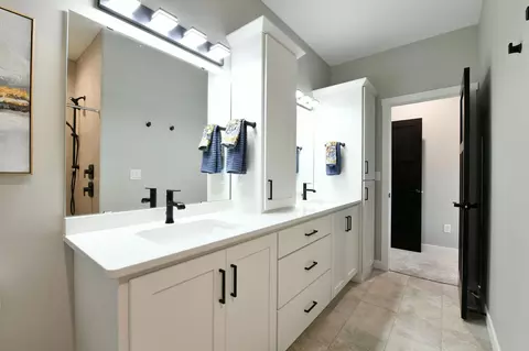 Bath - 3155 Archer Pl S, Fargo, ND 58104 photo 2 of 4