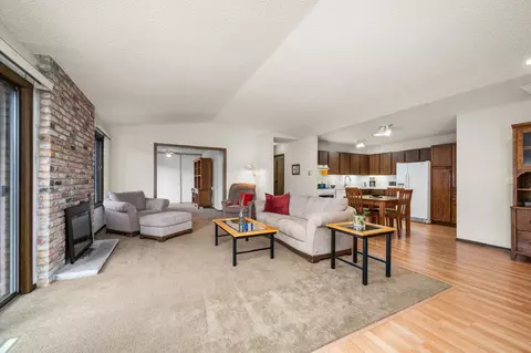 1070 Zanzibar Ln N, Plymouth, MN 55447