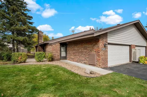 1070 Zanzibar Ln N, Plymouth, MN 55447