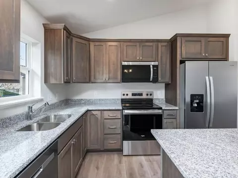 Kitchen - 2083 River Bend Trl, Mayer, MN 55360 photo 3 of 5