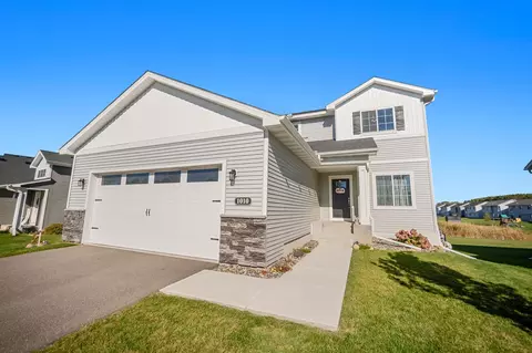 1010 Triumph Trl NE, Isanti, MN 55040