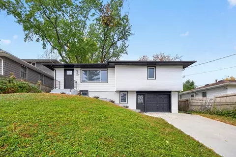427 21st Ave SW, Rochester, MN 55902