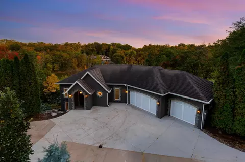 5966 Blackberry Trl E, Inver Grove Heights, MN 55076