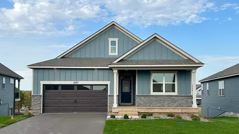 2147 Bluff Heights Dr, Shakopee, MN 55379