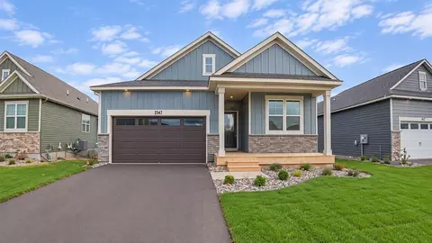2147 Bluff Heights Dr, Shakopee, MN 55379