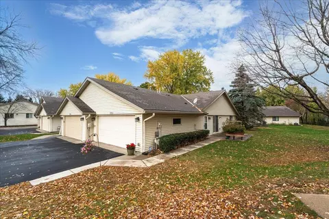 20300 Hunter Ct, Lakeville, MN 55044