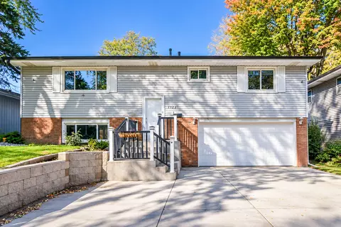 1325 42 12 Ave NE, Columbia Heights, MN 55421
