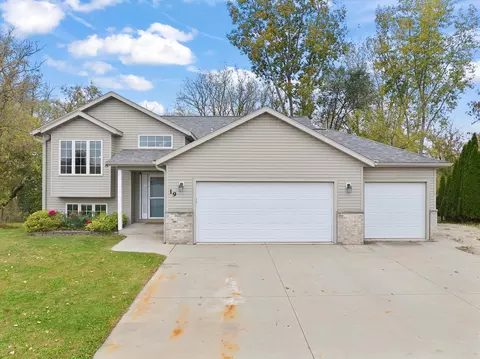 Exterior - 19 Rollins Dr, Elgin, MN 55932 photo 2 of 10