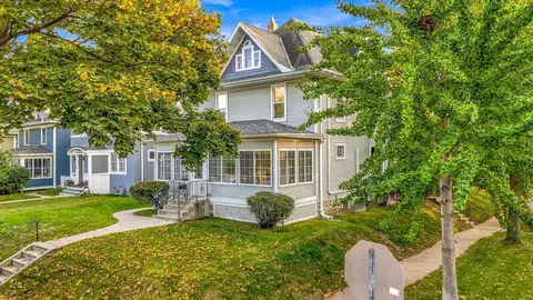 2016 Laurel Ave, Saint Paul, MN 55104