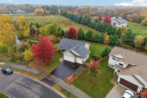 31758 Newport Curv, Lindstrom, MN 55045