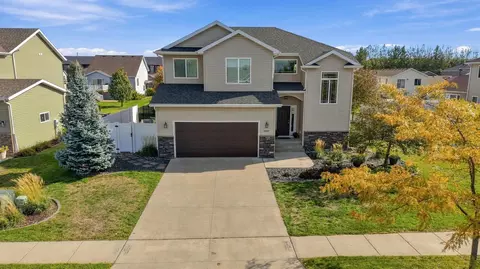 3449 Loberg Ln, West Fargo, ND 58078