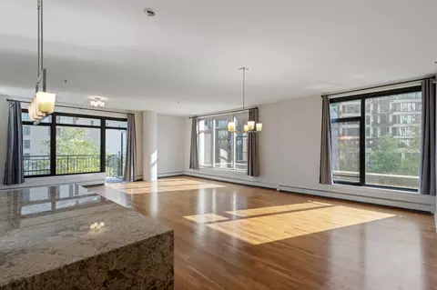 1120 S 2nd St #201, Minneapolis, MN 55415