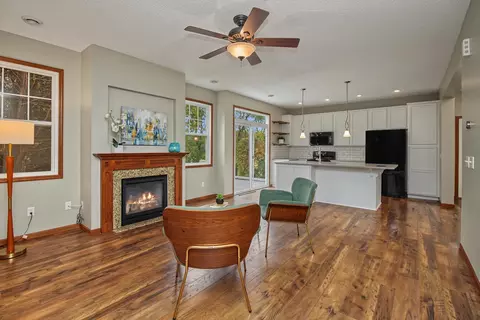 560 Ravencroft Rd, Waconia, MN 55387