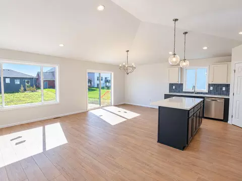 Living - 6013 80 Ave S, Horace, ND 58047 photo 1 of 2