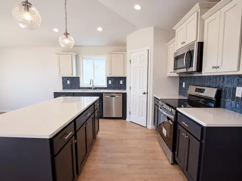 Kitchen - 6013 80 Ave S, Horace, ND 58047 photo 4 of 5