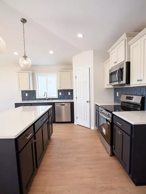 Kitchen - 6013 80 Ave S, Horace, ND 58047 photo 3 of 5