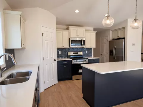 Kitchen - 6013 80 Ave S, Horace, ND 58047 photo 2 of 5