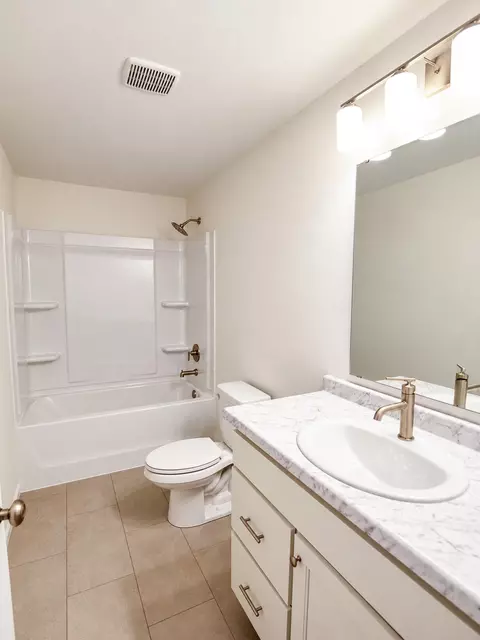 Bath - 6013 80 Ave S, Horace, ND 58047 photo 2 of 2