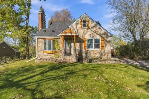 515 Roselawn Ave E, Maplewood, MN 55117