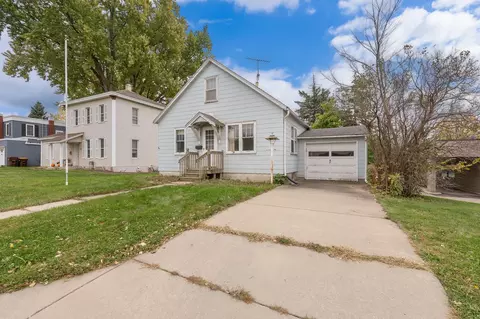 104 1st St NE, New Prague, MN 56071
