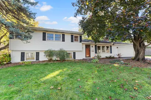 2360 Decatur Ave N, Golden Valley, MN 55427