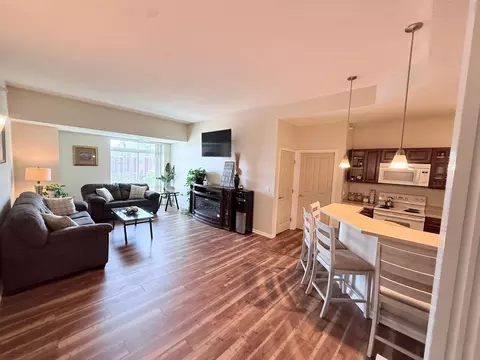 649 Old Highway 8 NW #306, New Brighton, MN 55112